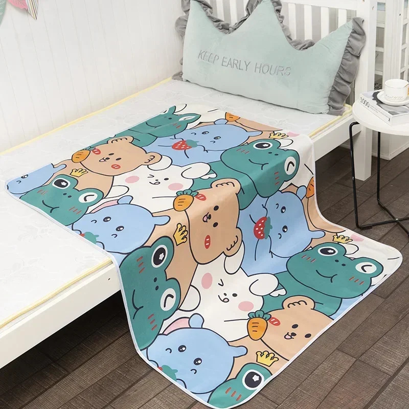 Newborn Cartoon Urine Pad Port - đánh giá và giá Diaper Changing Mat